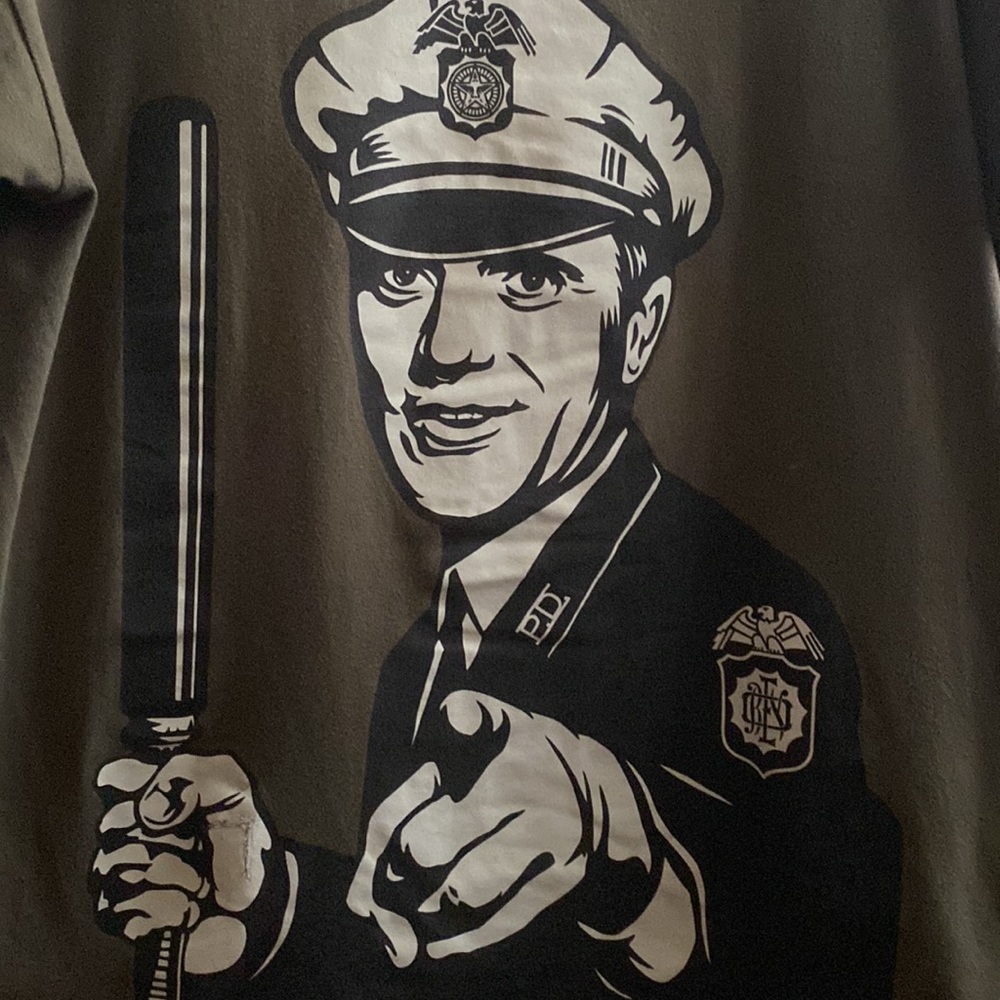 2000’s Obey Tee - Picture 2 of 5